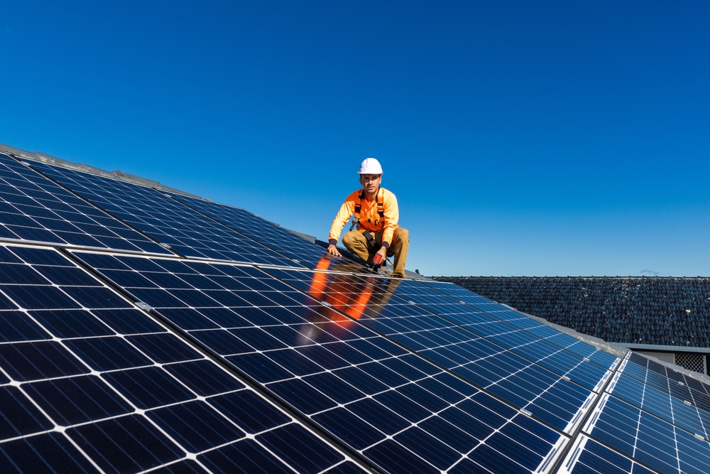 Reducerea amprentei de carbon prin instalarea panourilor solare