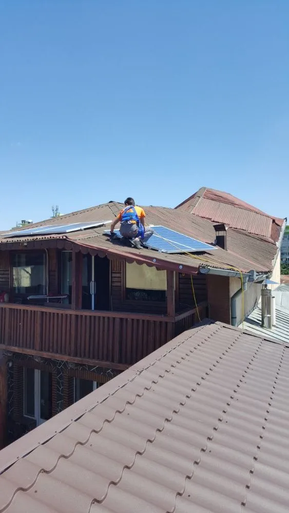 Instalatie Fotovoltaica Hibrida Off-Grid/On-Grid – 1,9kW — București, București, fotografia 6