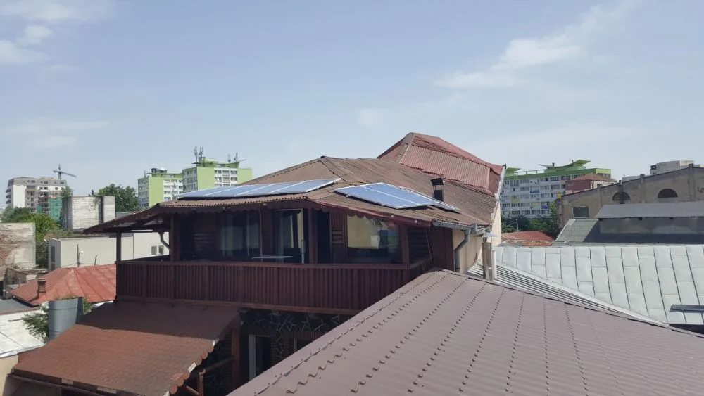 Instalatie Fotovoltaica Hibrida Off-Grid/On-Grid – 1,9kW — București, București, fotografia 8