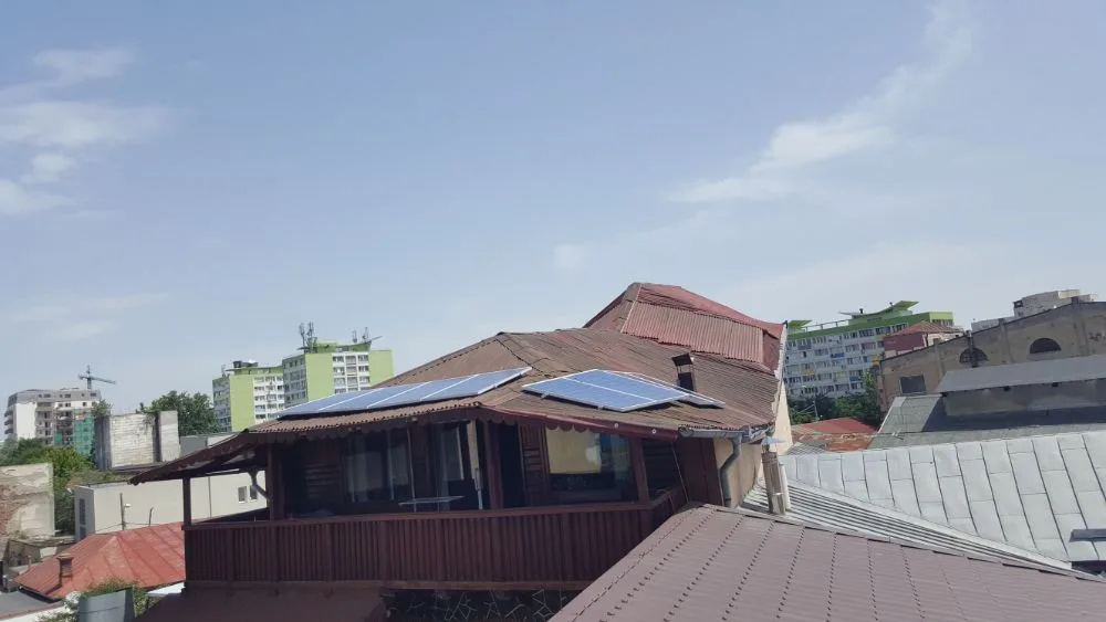 Instalatie Fotovoltaica Hibrida Off-Grid/On-Grid – 1,9kW — București, București, fotografia 5