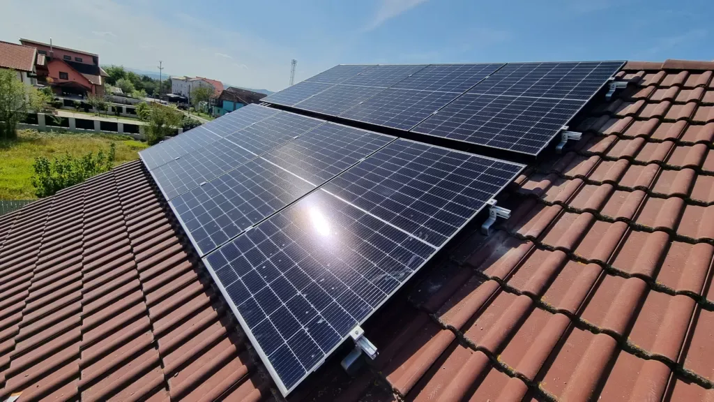 Instalatie Fotovoltaica Hybrid | Conectata – 6KW — Caransebes, Caraș-Severin