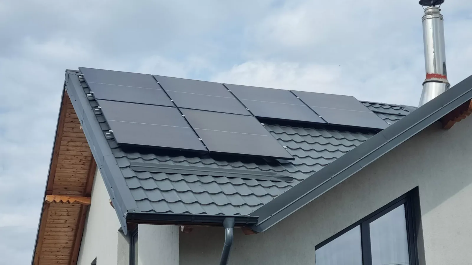 Instalatie Fotovoltaica Hybrid | Conectata – 5kW — Slanic Prahova Judet Prahova, fotografia 2