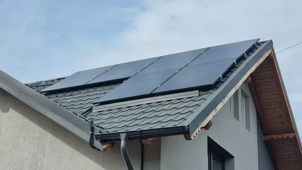 Instalatie Fotovoltaica Hybrid | Conectata – 5kW — Slanic Prahova Judet Prahova