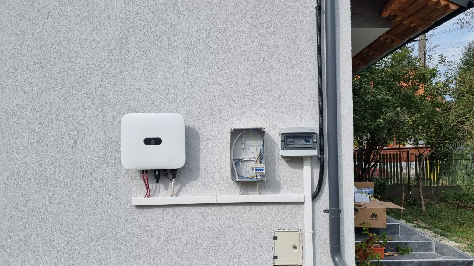 Instalatie Fotovoltaica Hybrid | Conectata – 5kW — Slanic Prahova Judet Prahova, fotografia 4
