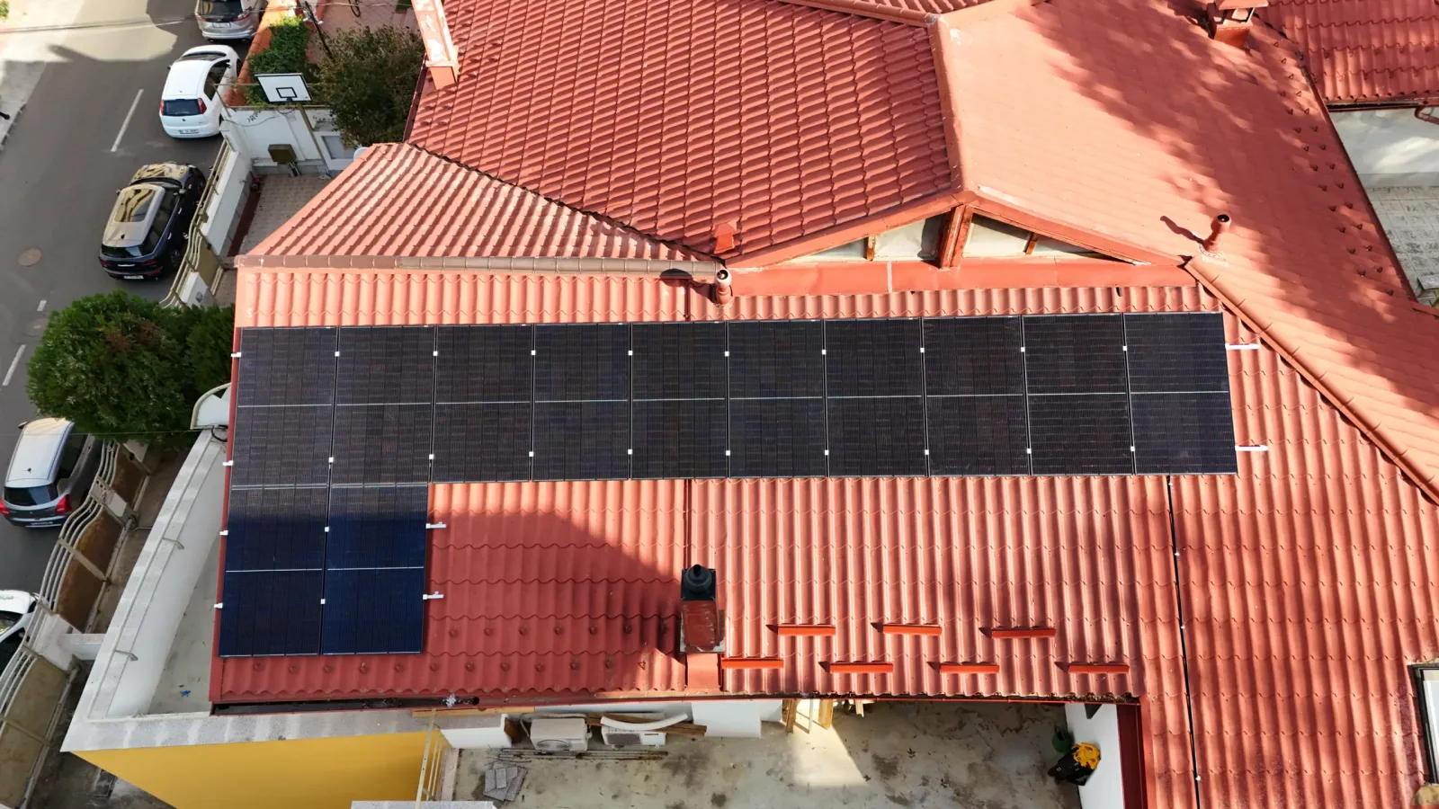 Instalatie Fotovoltaica Hybrid | Conectata – 5KW — Sectorul 1, București, fotografia 5