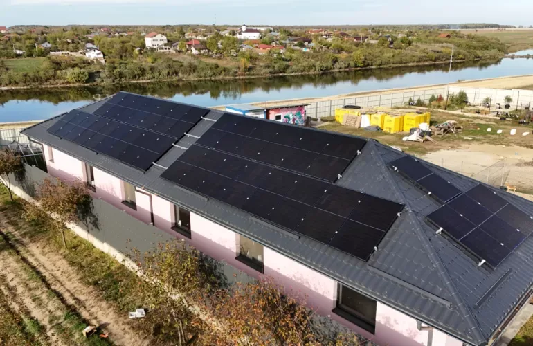 Instalatie Fotovoltaica Hybrid | Conectata – 6kW — Mihailesti, Giurgiu, fotografia 2