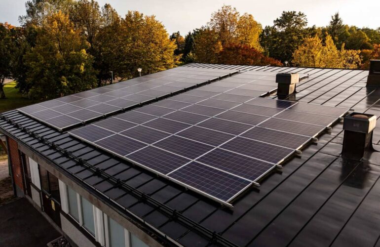 panouri solare montate pe casa
