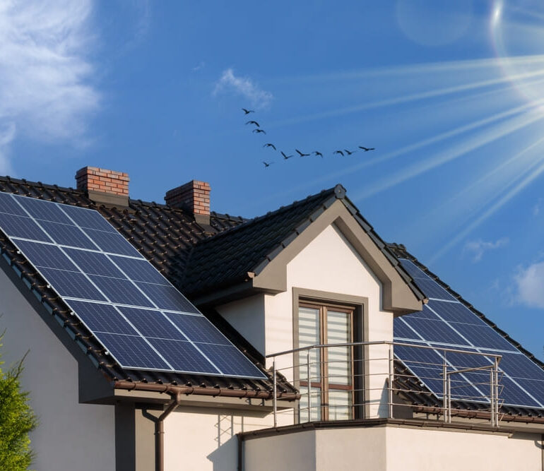 prosumator cu panouri fotovoltaice